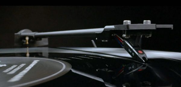 Closeup of Ortofon OM10 playing record on Pro-Ject automat A1.